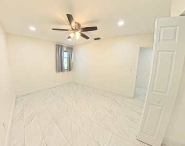 341 Henthorne Drive - Photo Thumbnail 15