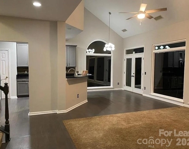 519 Delburg Street - Photo Thumbnail 4