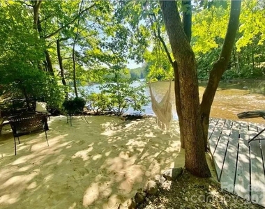 519 Delburg Street - Photo Thumbnail 17