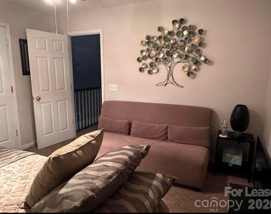 519 Delburg Street - Photo Thumbnail 13