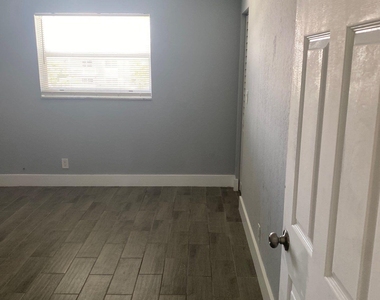 201 Nw 32nd Court - Photo Thumbnail 3
