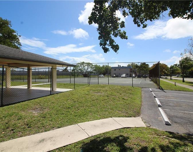201 Nw 32nd Court - Photo Thumbnail 1