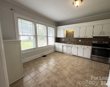 629 N Cedar Street - Photo Thumbnail 3