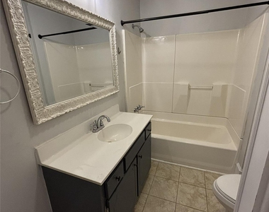629 N Cedar Street - Photo Thumbnail 11