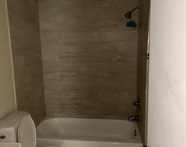 403 Nw 32nd Court - Photo Thumbnail 8