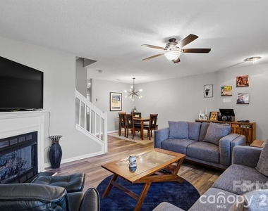 12350 Hennigan Place Lane - Photo Thumbnail 2