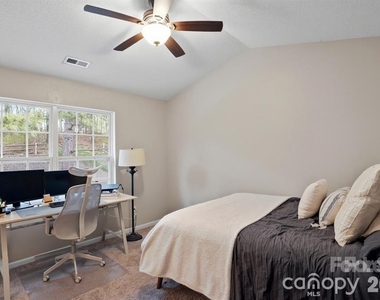 12350 Hennigan Place Lane - Photo Thumbnail 11