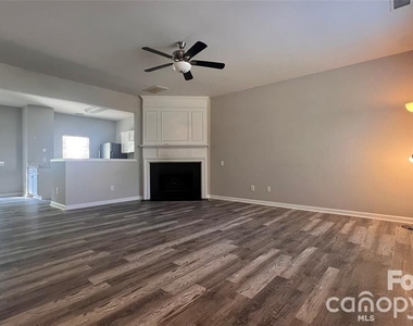 3261 Mannington Drive - Photo Thumbnail 2