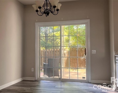 3261 Mannington Drive - Photo Thumbnail 3