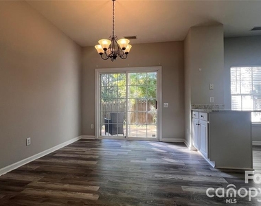 3261 Mannington Drive - Photo Thumbnail 10