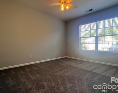 3261 Mannington Drive - Photo Thumbnail 5