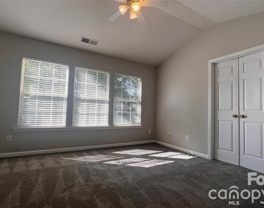 3261 Mannington Drive - Photo Thumbnail 8