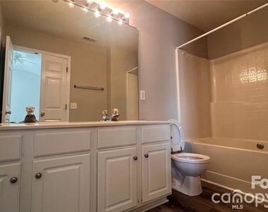3261 Mannington Drive - Photo Thumbnail 6
