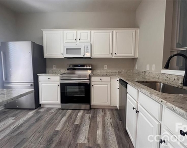3261 Mannington Drive - Photo Thumbnail 4