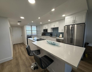 250 Jacaranda Drive - Photo Thumbnail 8