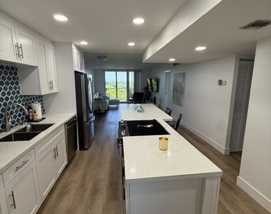 250 Jacaranda Drive - Photo Thumbnail 10