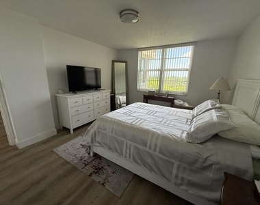 250 Jacaranda Drive - Photo Thumbnail 13