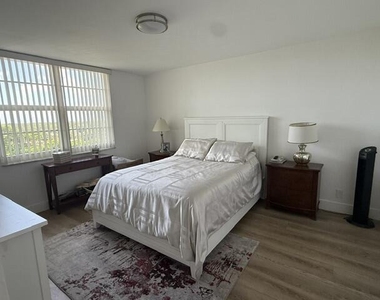 250 Jacaranda Drive - Photo Thumbnail 12