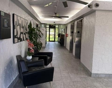 250 Jacaranda Drive - Photo Thumbnail 7