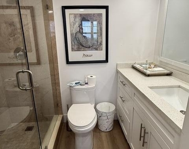 250 Jacaranda Drive - Photo Thumbnail 14