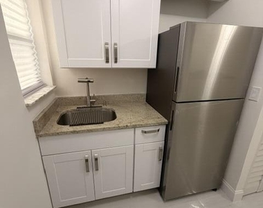 968 W 9th Street - Photo Thumbnail 2