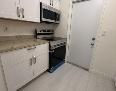 968 W 9th Street - Photo Thumbnail 4
