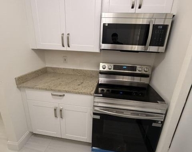 968 W 9th Street - Photo Thumbnail 4