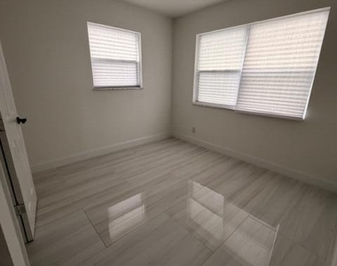 968 W 9th Street - Photo Thumbnail 9
