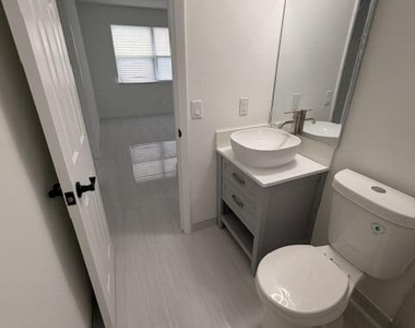 968 W 9th Street - Photo Thumbnail 17