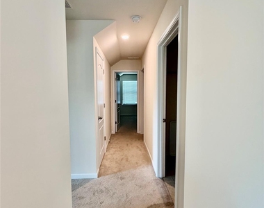 4019 Oakmere Road - Photo Thumbnail 14
