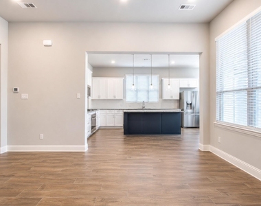 6109 Marigold Drive - Photo Thumbnail 4