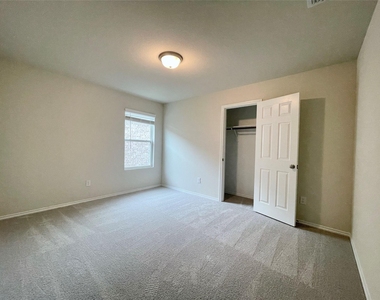 481 Grenada Lake Drive - Photo Thumbnail 23