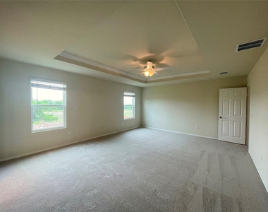 481 Grenada Lake Drive - Photo Thumbnail 14
