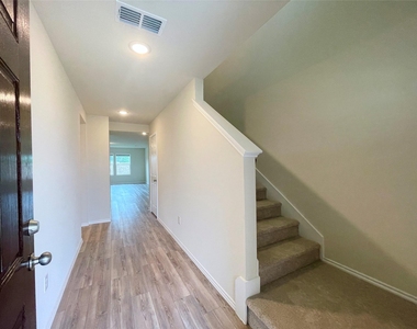 481 Grenada Lake Drive - Photo Thumbnail 2