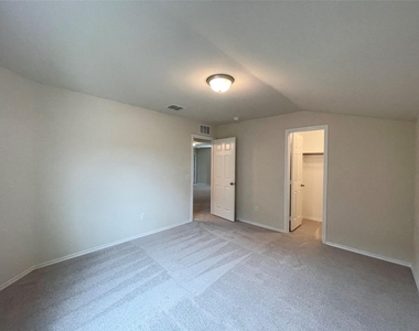 481 Grenada Lake Drive - Photo Thumbnail 20
