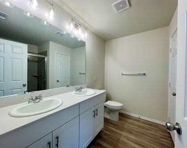 481 Grenada Lake Drive - Photo Thumbnail 15
