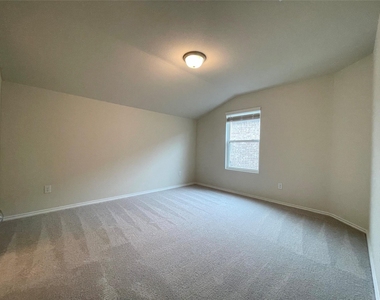 481 Grenada Lake Drive - Photo Thumbnail 19