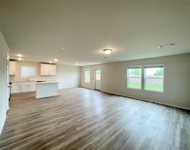 481 Grenada Lake Drive - Photo Thumbnail 3