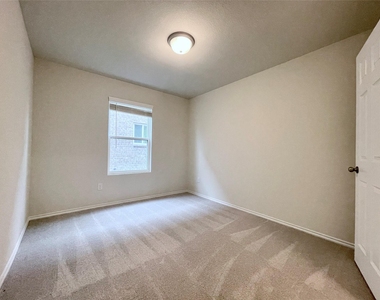 481 Grenada Lake Drive - Photo Thumbnail 10