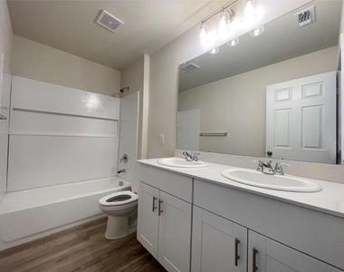 481 Grenada Lake Drive - Photo Thumbnail 21