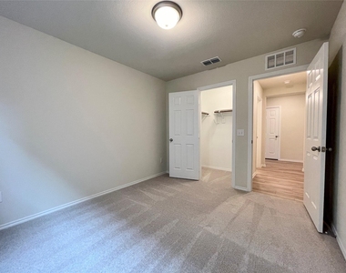 481 Grenada Lake Drive - Photo Thumbnail 11