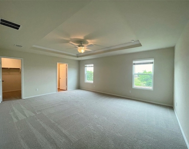481 Grenada Lake Drive - Photo Thumbnail 13