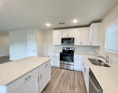 481 Grenada Lake Drive - Photo Thumbnail 6