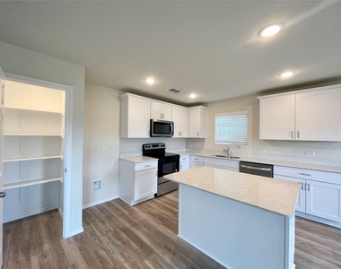 481 Grenada Lake Drive - Photo Thumbnail 5