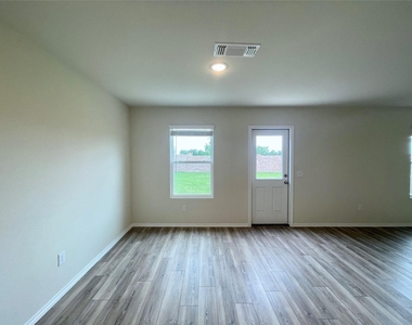 481 Grenada Lake Drive - Photo Thumbnail 7