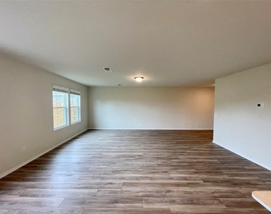 481 Grenada Lake Drive - Photo Thumbnail 8