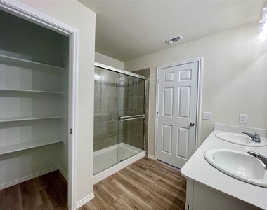 481 Grenada Lake Drive - Photo Thumbnail 16