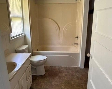 559 Shady Lane - Photo Thumbnail 6