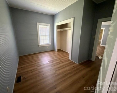 559 Shady Lane - Photo Thumbnail 3
