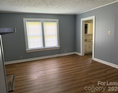 559 Shady Lane - Photo Thumbnail 2